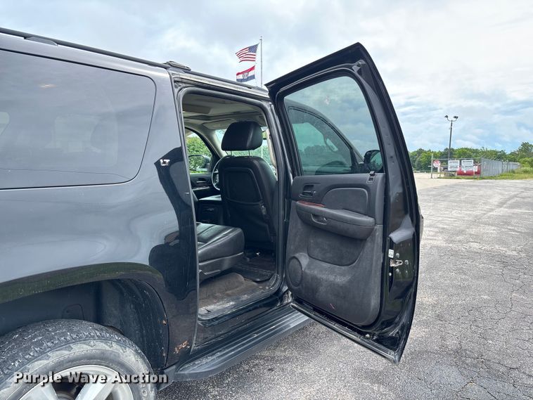 image for item FC5925 2009 Chevrolet Suburban SUV