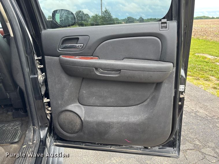 image for item FC5925 2009 Chevrolet Suburban SUV