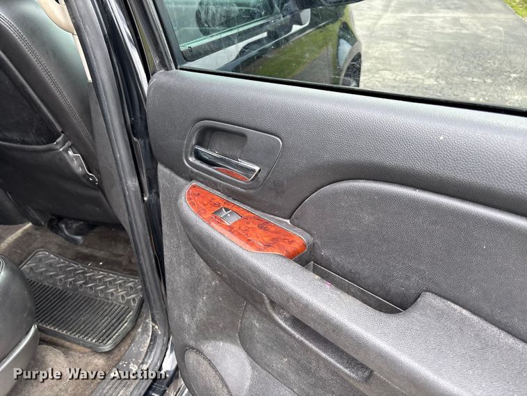 image for item FC5925 2009 Chevrolet Suburban SUV