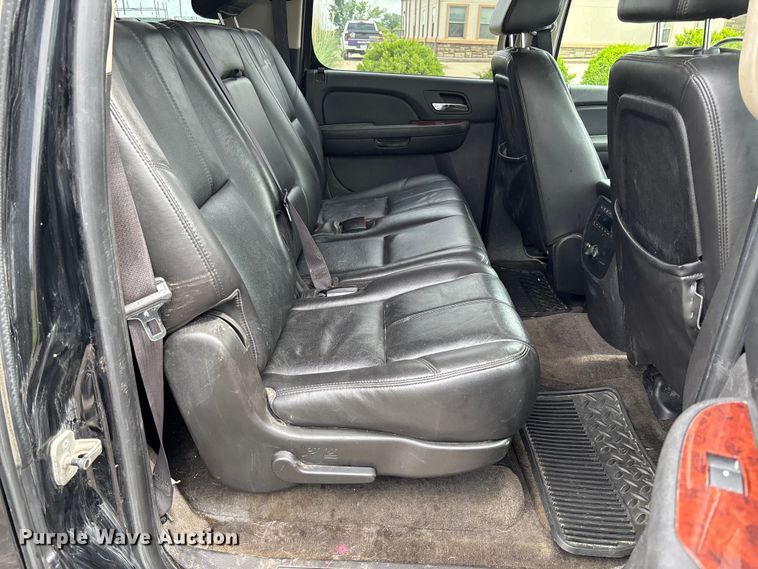 image for item FC5925 2009 Chevrolet Suburban SUV
