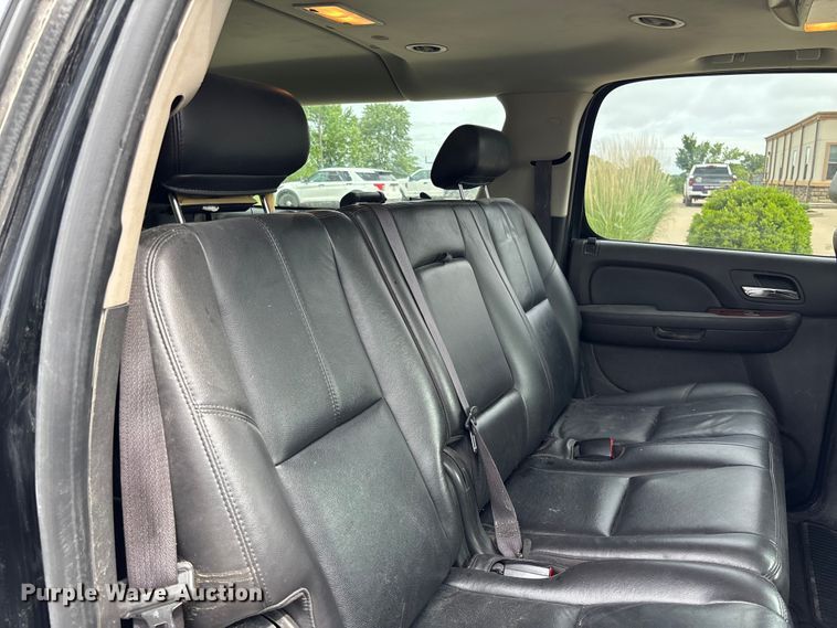 image for item FC5925 2009 Chevrolet Suburban SUV