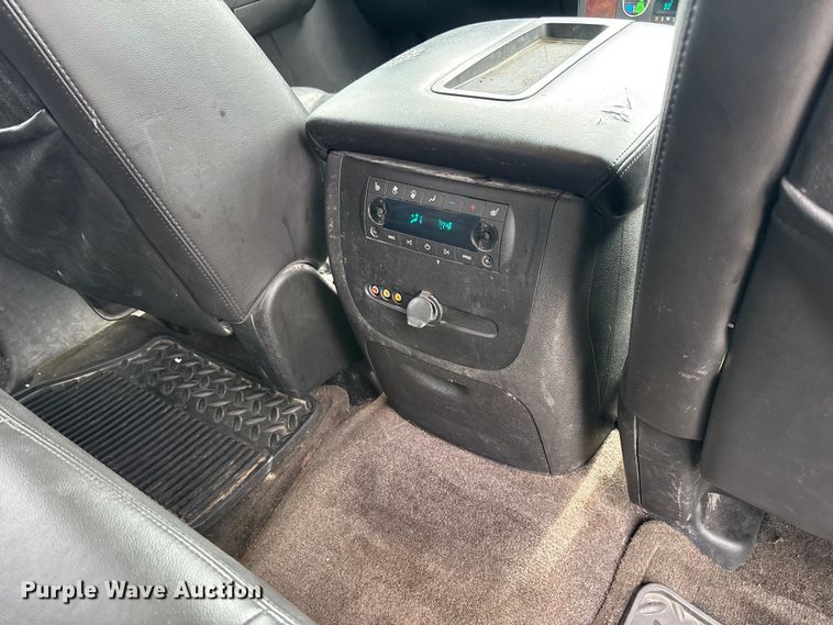image for item FC5925 2009 Chevrolet Suburban SUV