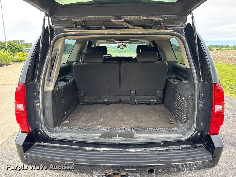 image for item FC5925 2009 Chevrolet Suburban SUV