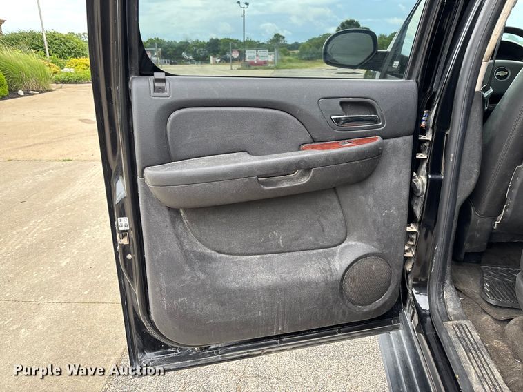 image for item FC5925 2009 Chevrolet Suburban SUV