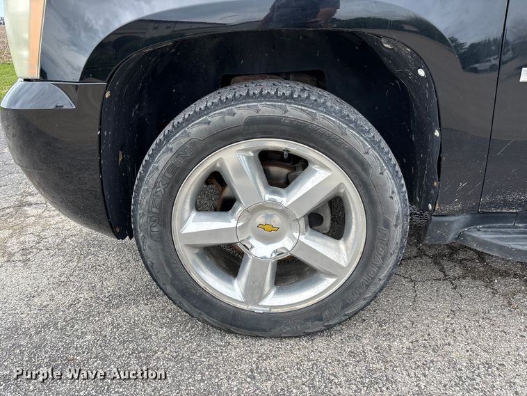 image for item FC5925 2009 Chevrolet Suburban SUV