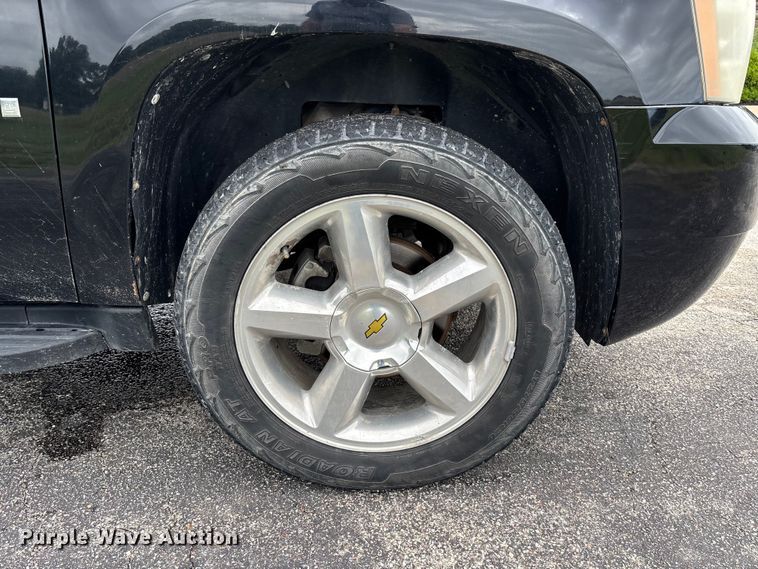 image for item FC5925 2009 Chevrolet Suburban SUV