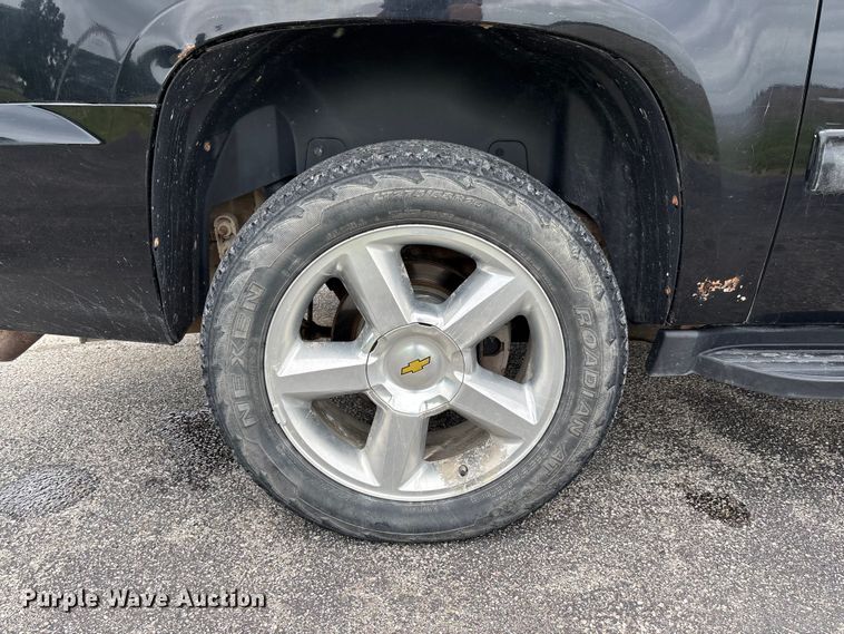 image for item FC5925 2009 Chevrolet Suburban SUV