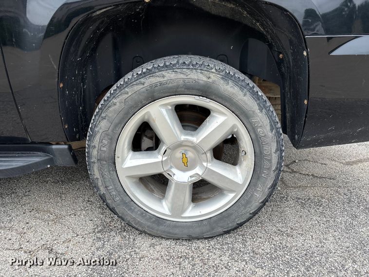 image for item FC5925 2009 Chevrolet Suburban SUV