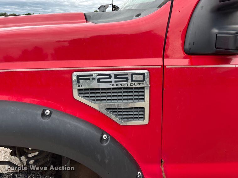 image for item FG0457 2008 Ford F250 Super Duty bale bed pickup truck
