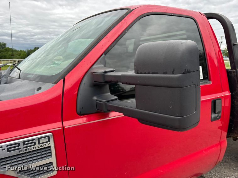 image for item FG0457 2008 Ford F250 Super Duty bale bed pickup truck