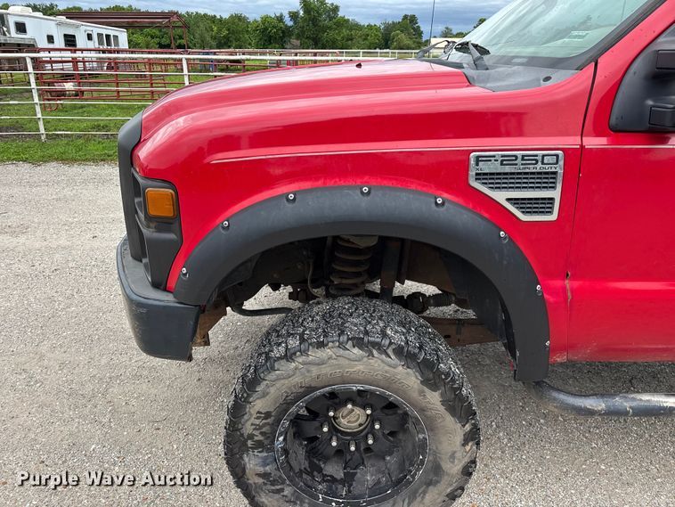 image for item FG0457 2008 Ford F250 Super Duty bale bed pickup truck