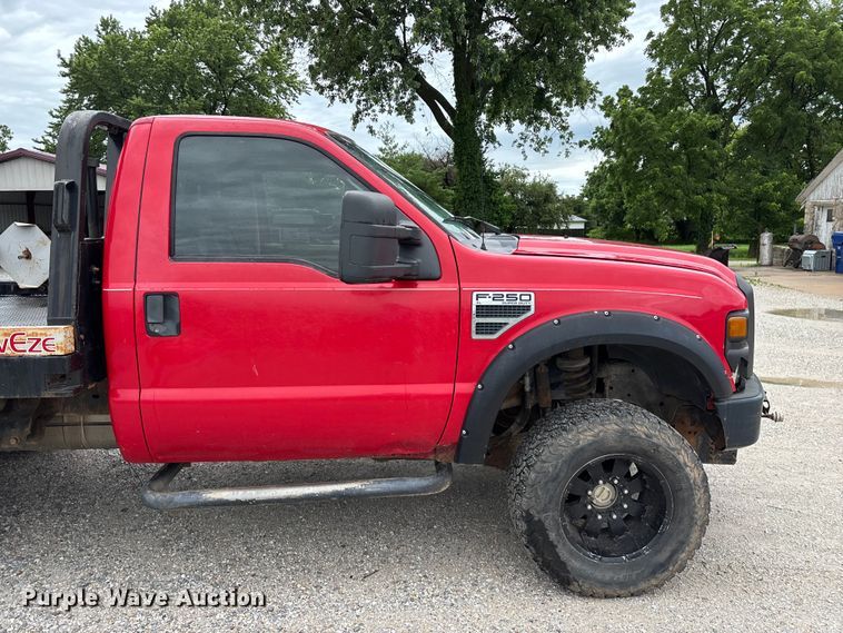 image for item FG0457 2008 Ford F250 Super Duty bale bed pickup truck
