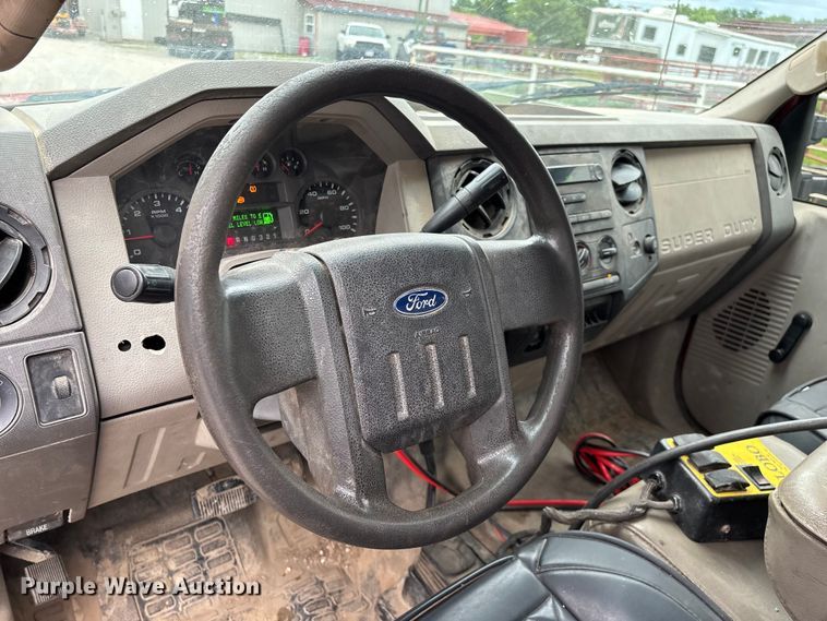 image for item FG0457 2008 Ford F250 Super Duty bale bed pickup truck