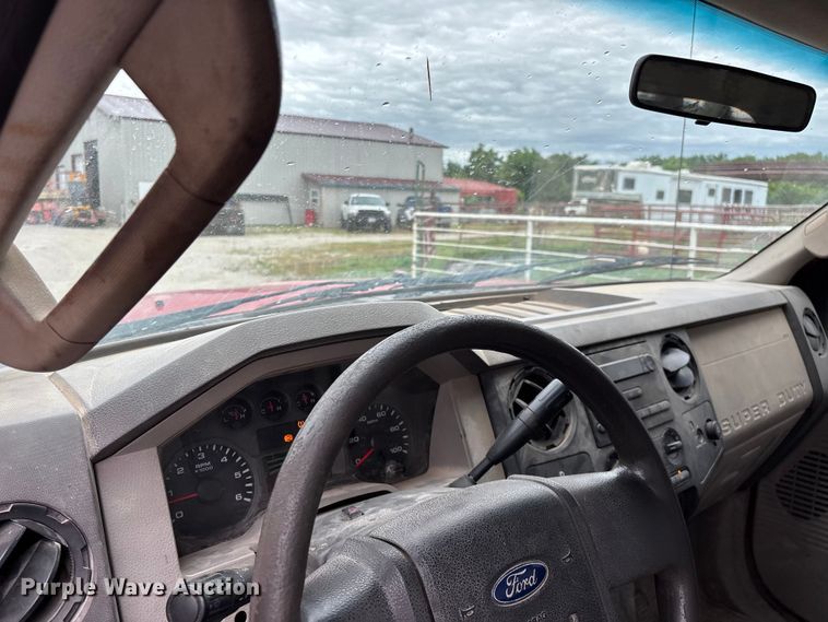 image for item FG0457 2008 Ford F250 Super Duty bale bed pickup truck