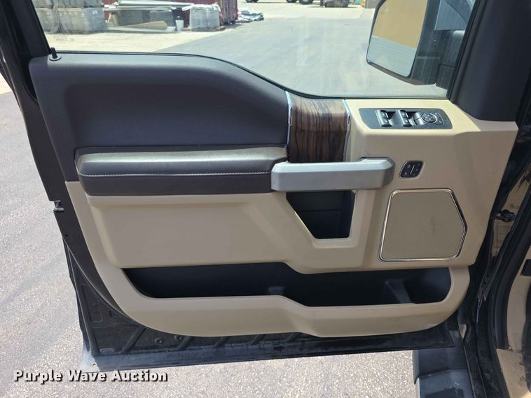 image for item FH6190 2018 Ford F150 Lariat Crew Cab pickup truck