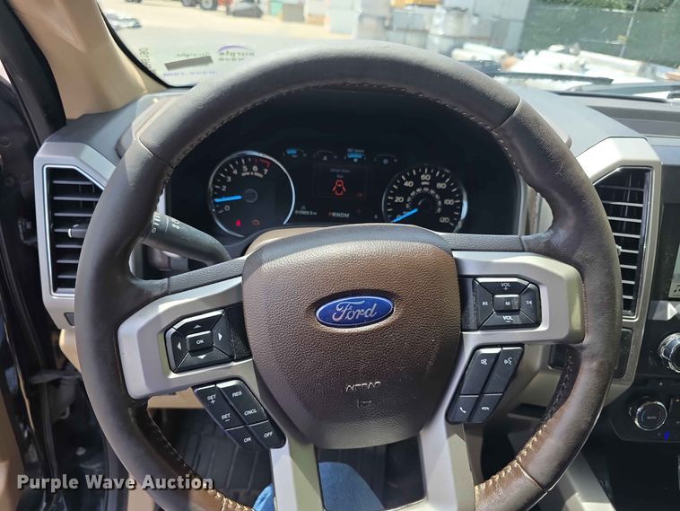 image for item FH6190 2018 Ford F150 Lariat Crew Cab pickup truck