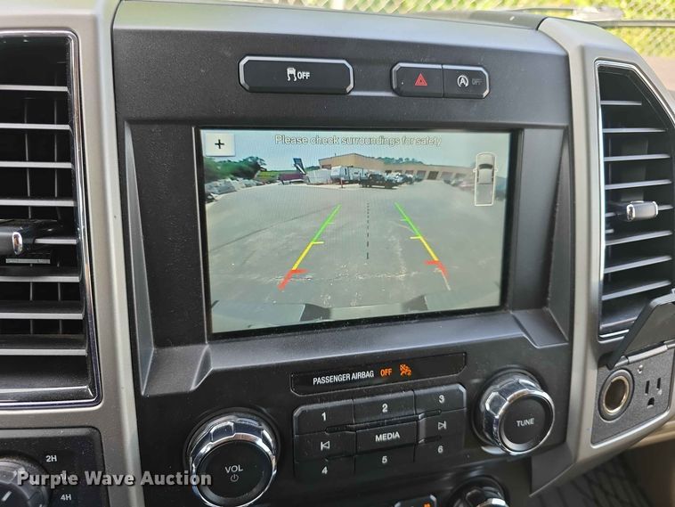 image for item FH6190 2018 Ford F150 Lariat Crew Cab pickup truck