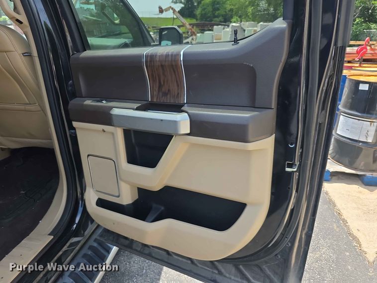 image for item FH6190 2018 Ford F150 Lariat Crew Cab pickup truck