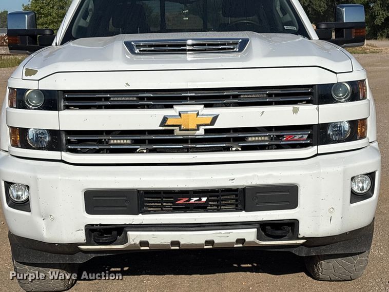 image for item FI0169 2019 Chevrolet Silverado 2500 Z71 LTZ Crew Cab pickup truck