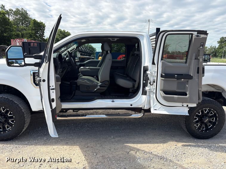 image for item FI0231 2017 Ford F250 Super Duty Ext. Cab pickup truck