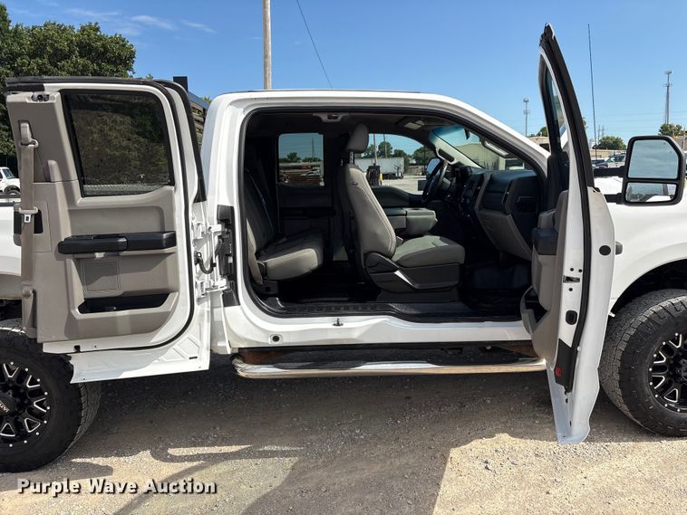 image for item FI0231 2017 Ford F250 Super Duty Ext. Cab pickup truck