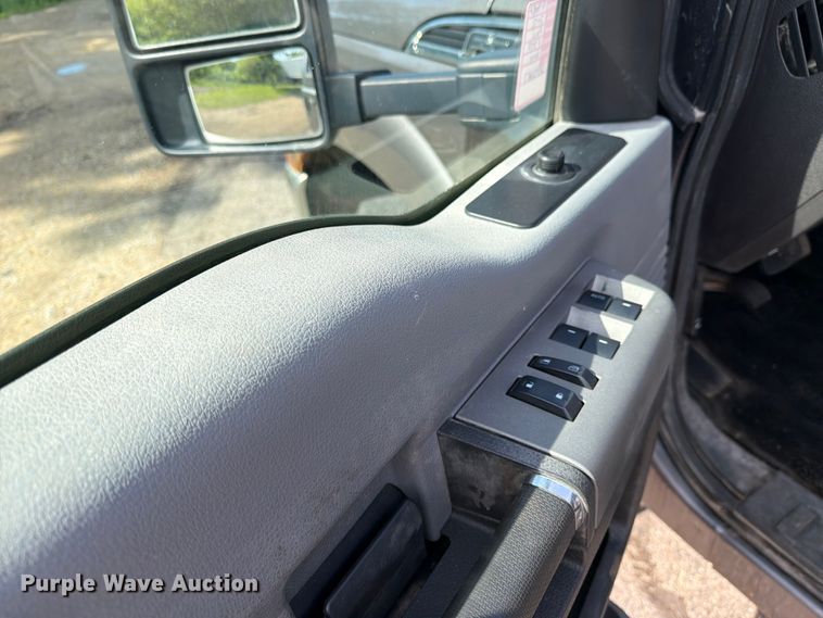 image for item FK0212 2012 Ford F350 Super Duty Crew Cab pickup truck