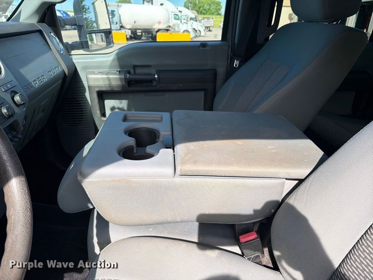 image for item FK0212 2012 Ford F350 Super Duty Crew Cab pickup truck