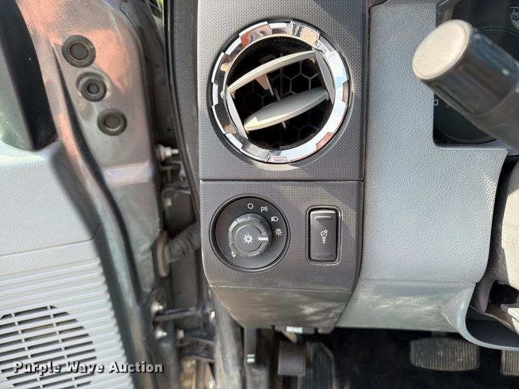 image for item FK0212 2012 Ford F350 Super Duty Crew Cab pickup truck