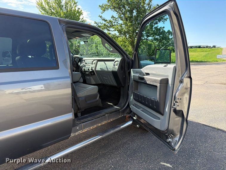 image for item FK0212 2012 Ford F350 Super Duty Crew Cab pickup truck