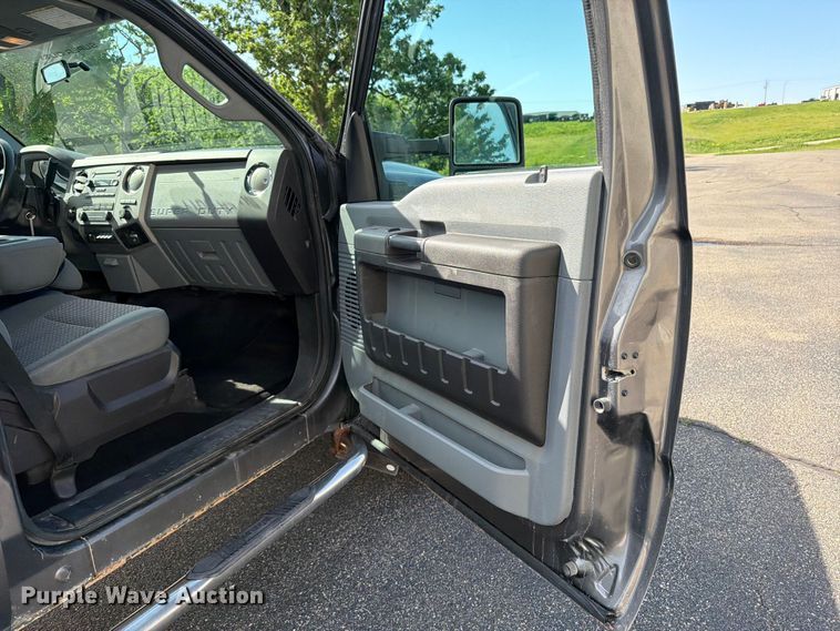 image for item FK0212 2012 Ford F350 Super Duty Crew Cab pickup truck