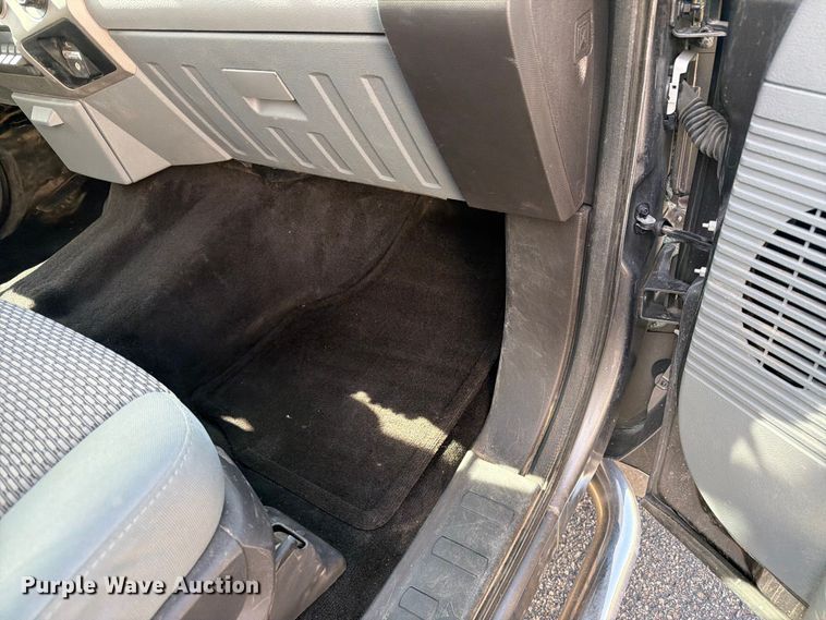 image for item FK0212 2012 Ford F350 Super Duty Crew Cab pickup truck