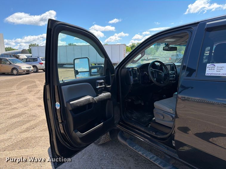 image for item FK0293 2019 Chevrolet Silverado 2500HD Ext. Cab pickup truck