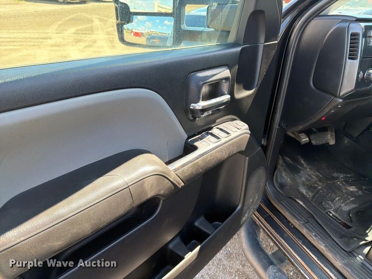 image for item FK0293 2019 Chevrolet Silverado 2500HD Ext. Cab pickup truck