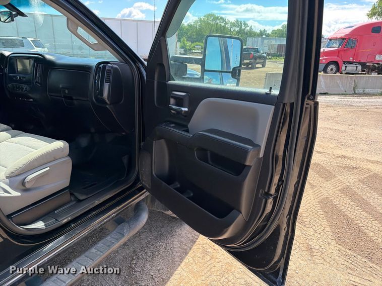 image for item FK0293 2019 Chevrolet Silverado 2500HD Ext. Cab pickup truck