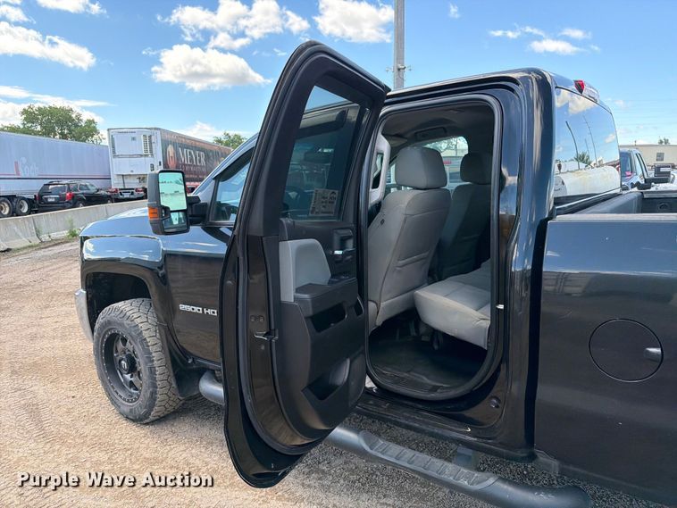 image for item FK0293 2019 Chevrolet Silverado 2500HD Ext. Cab pickup truck