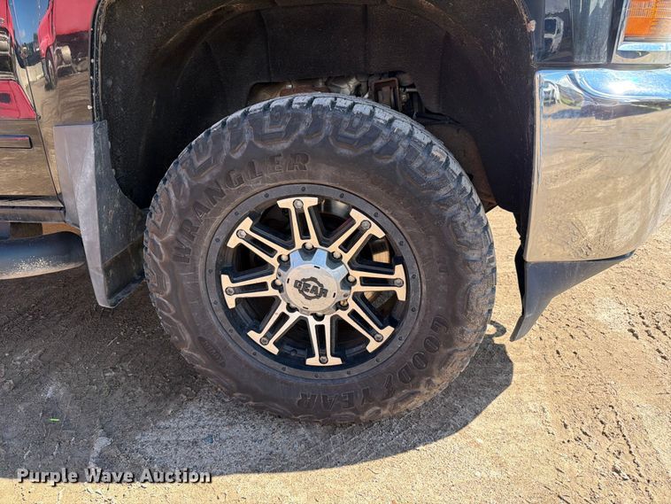 image for item FK0294 2017 Chevrolet Silverado 2500HD Ext. Cab pickup truck