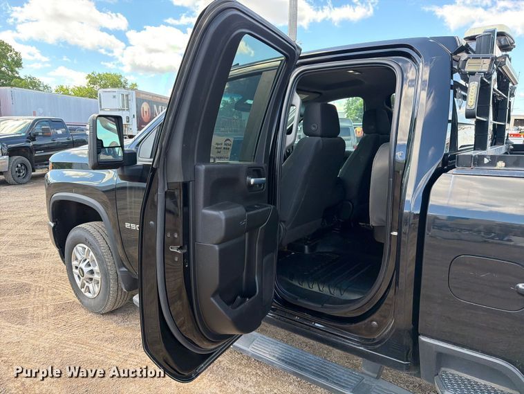 image for item FK0295 2021 Chevrolet Silverado 2500HD Ext. Cab pickup truck