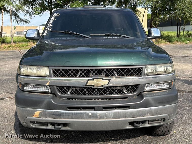 image for item FK3002 2001 Chevrolet Silverado 2500HD Ext. Cab pickup truck