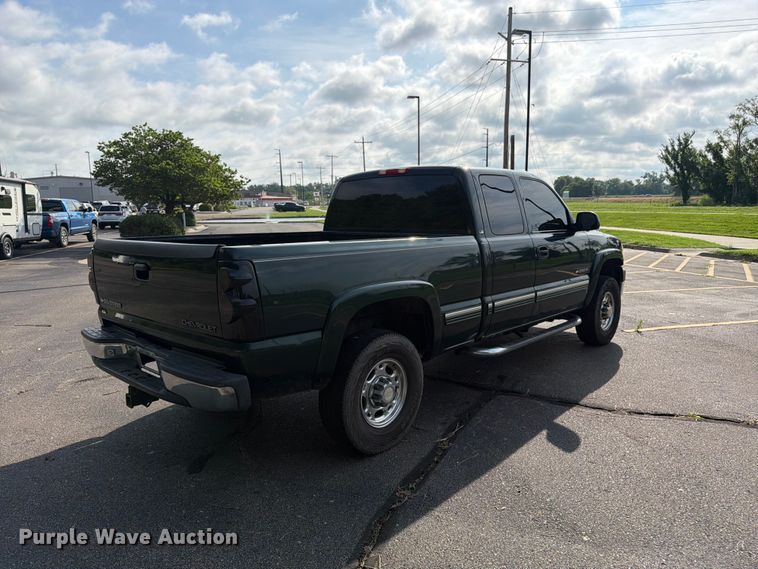 image for item FK3002 2001 Chevrolet Silverado 2500HD Ext. Cab pickup truck