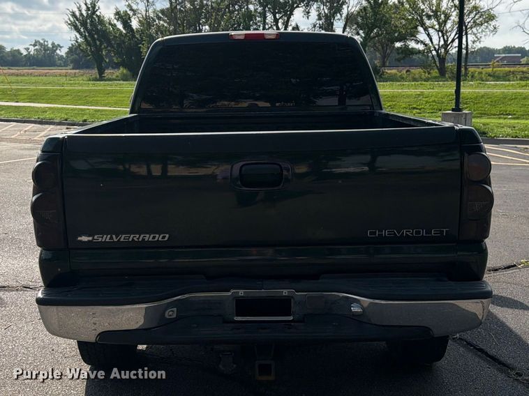 image for item FK3002 2001 Chevrolet Silverado 2500HD Ext. Cab pickup truck