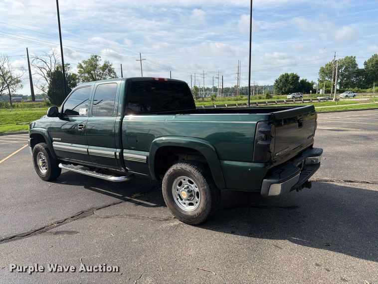 image for item FK3002 2001 Chevrolet Silverado 2500HD Ext. Cab pickup truck