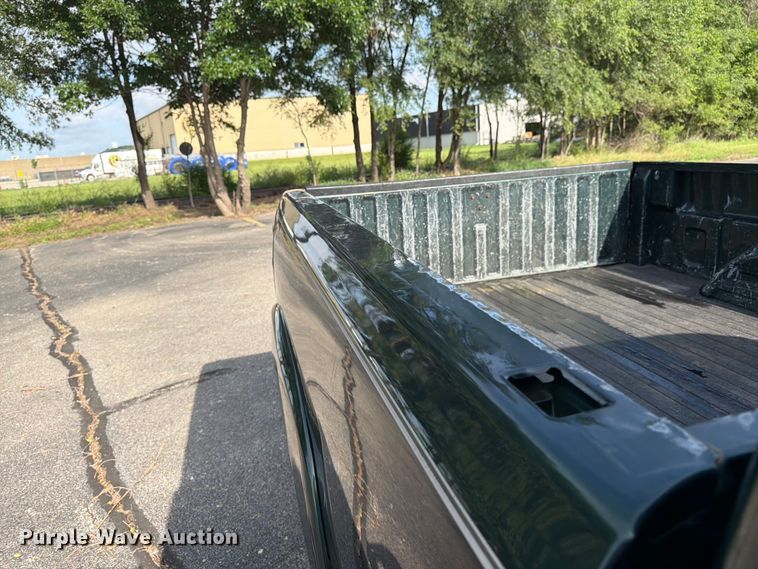 image for item FK3002 2001 Chevrolet Silverado 2500HD Ext. Cab pickup truck
