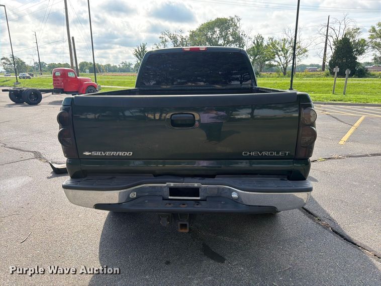 image for item FK3002 2001 Chevrolet Silverado 2500HD Ext. Cab pickup truck
