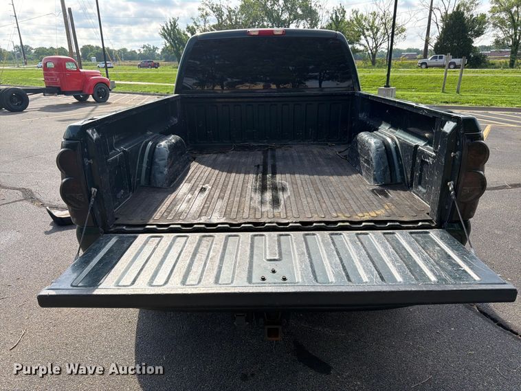 image for item FK3002 2001 Chevrolet Silverado 2500HD Ext. Cab pickup truck