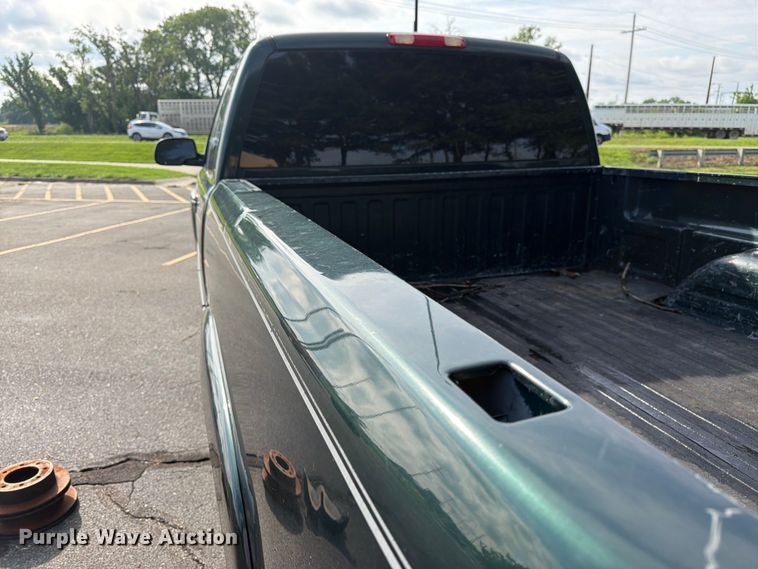 image for item FK3002 2001 Chevrolet Silverado 2500HD Ext. Cab pickup truck