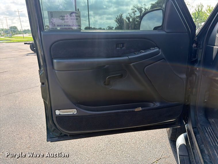 image for item FK3002 2001 Chevrolet Silverado 2500HD Ext. Cab pickup truck