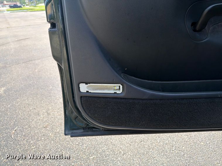 image for item FK3002 2001 Chevrolet Silverado 2500HD Ext. Cab pickup truck