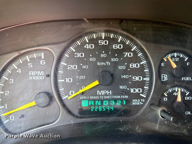 image for item FK3002 2001 Chevrolet Silverado 2500HD Ext. Cab pickup truck