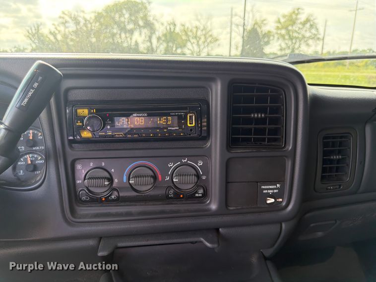 image for item FK3002 2001 Chevrolet Silverado 2500HD Ext. Cab pickup truck