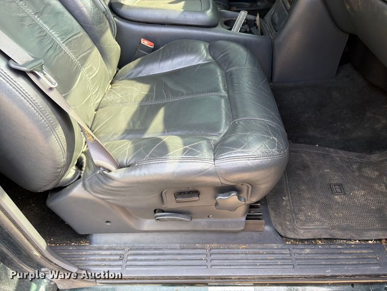 image for item FK3002 2001 Chevrolet Silverado 2500HD Ext. Cab pickup truck